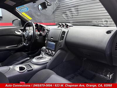 2009 Nissan 370Z Touring   - Photo 8 - Orange, CA 92868
