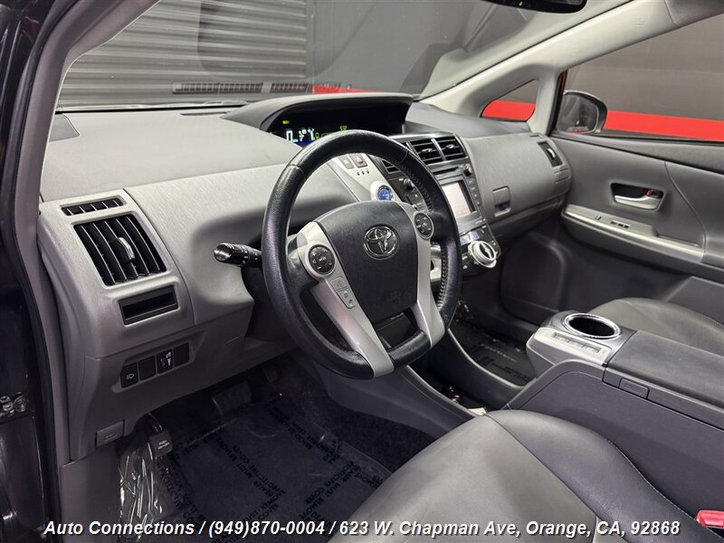 2014 Toyota Prius V Five photo 4