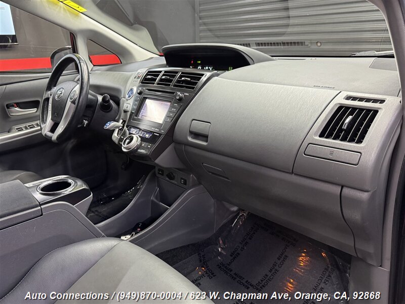 2014 Toyota Prius V Five photo 3