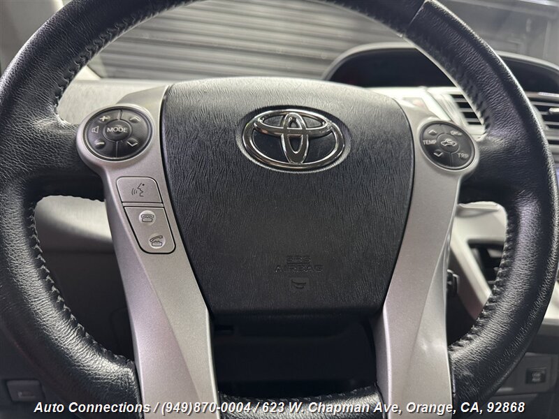 2014 Toyota Prius V Five photo 6