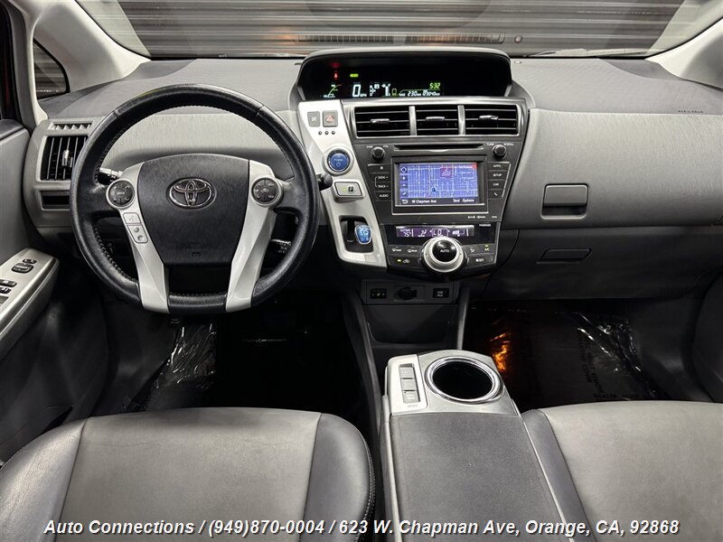 2014 Toyota Prius V Five photo 5
