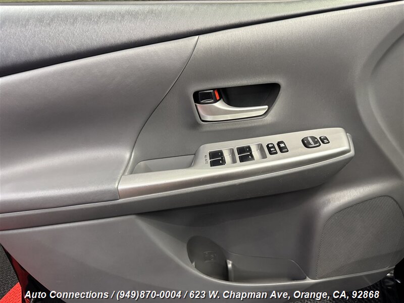 2014 Toyota Prius V Five photo 14