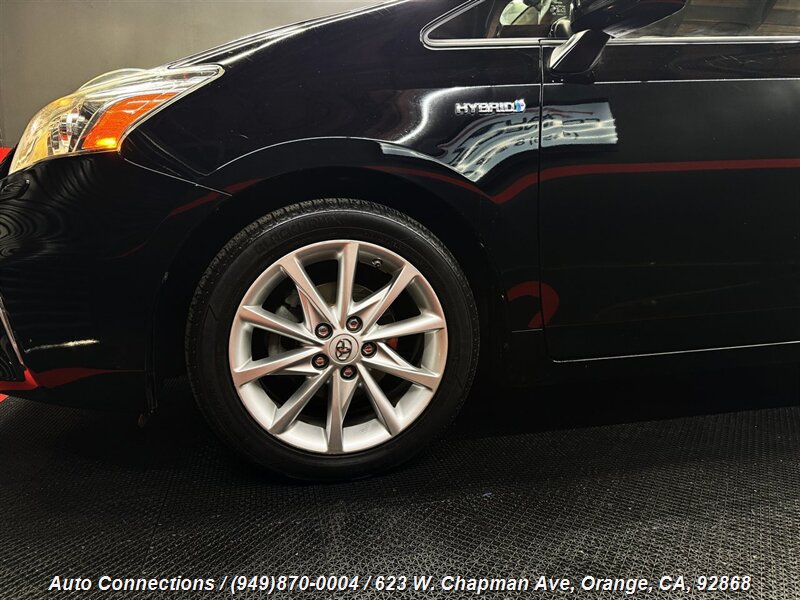 2014 Toyota Prius V Five photo 22