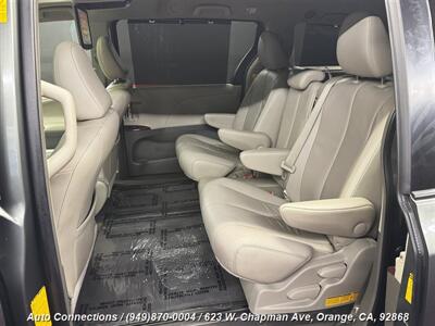 2013 Toyota Sienna XLE 8-Passenger   - Photo 9 - Orange, CA 92868