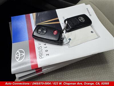 2014 Toyota Prius v Two   - Photo 22 - Orange, CA 92868