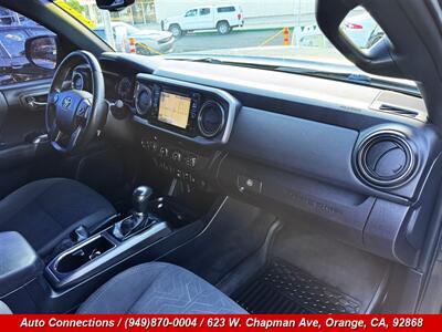 2018 Toyota Tacoma TRD Off-Road   - Photo 10 - Orange, CA 92868