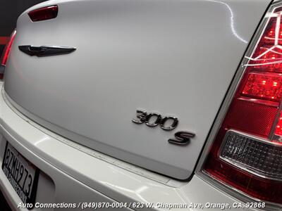2012 Chrysler 300 Series S V6   - Photo 27 - Orange, CA 92868
