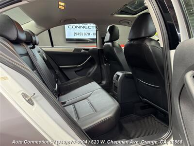 2017 Volkswagen Jetta 1.4T SE   - Photo 8 - Orange, CA 92868