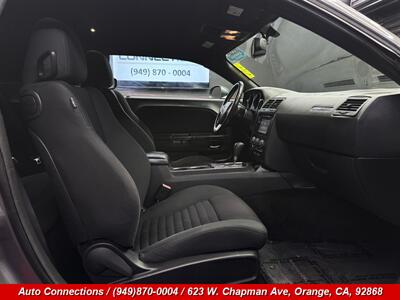 2012 Dodge Challenger SXT - Photo 7 - Orange, CA 92868