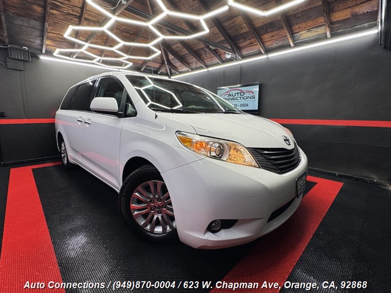 2013 Toyota Sienna XLE 8-Passenger   - Photo 1 - Orange, CA 92868
