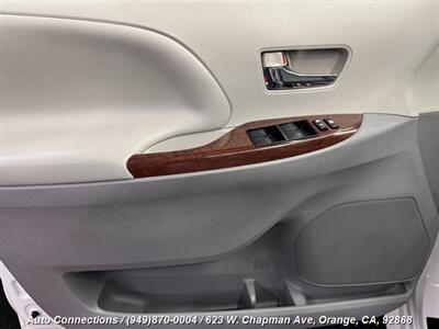 2013 Toyota Sienna XLE 8-Passenger   - Photo 24 - Orange, CA 92868
