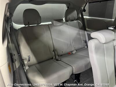 2013 Toyota Sienna XLE 8-Passenger   - Photo 10 - Orange, CA 92868