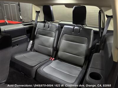 2015 Ford Flex SEL   - Photo 11 - Orange, CA 92868