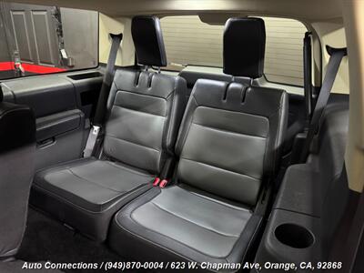 2015 Ford Flex SEL   - Photo 11 - Orange, CA 92868