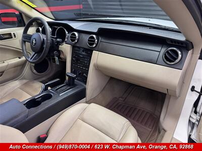 2005 Ford Mustang V6 Deluxe   - Photo 10 - Orange, CA 92868