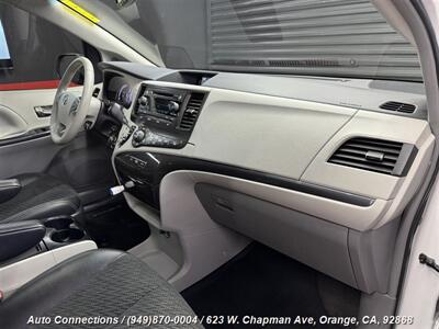 2013 Toyota Sienna SE 8-Passenger   - Photo 12 - Orange, CA 92868