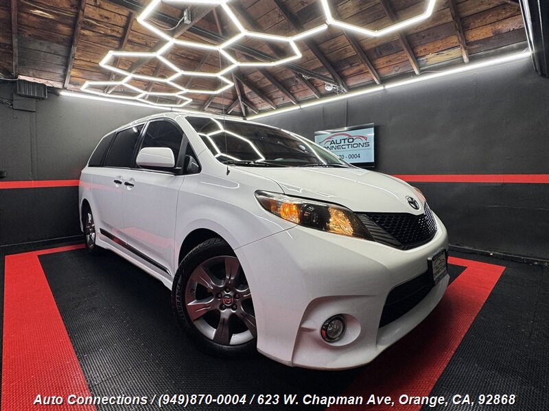 2013 Toyota Sienna SE 8-Passenger - Photo 1 - Orange, CA 92868