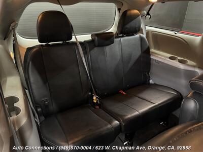 2013 Toyota Sienna SE 8-Passenger   - Photo 9 - Orange, CA 92868