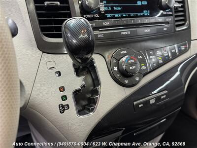 2013 Toyota Sienna SE 8-Passenger   - Photo 16 - Orange, CA 92868