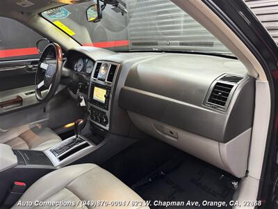 2006 Chrysler 300C   - Photo 10 - Orange, CA 92868