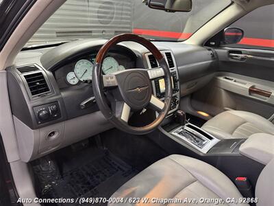 2006 Chrysler 300C   - Photo 11 - Orange, CA 92868