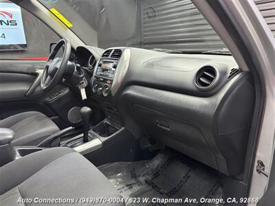 2005 Toyota RAV4   - Photo 10 - Orange, CA 92868