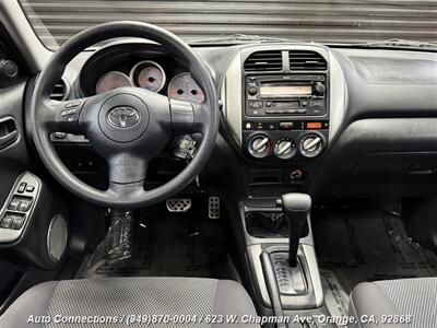 2005 Toyota RAV4   - Photo 12 - Orange, CA 92868