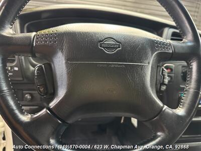 2001 Nissan Pathfinder SE   - Photo 13 - Orange, CA 92868