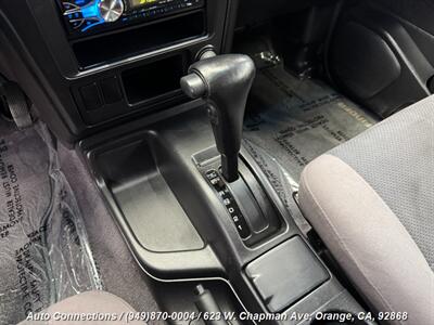 2001 Nissan Pathfinder SE   - Photo 14 - Orange, CA 92868