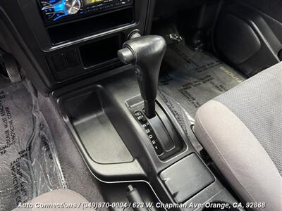 2001 Nissan Pathfinder SE   - Photo 14 - Orange, CA 92868