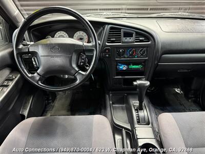 2001 Nissan Pathfinder SE   - Photo 12 - Orange, CA 92868