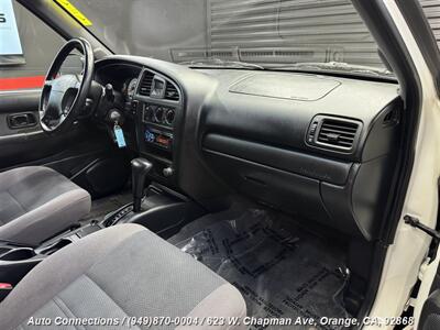 2001 Nissan Pathfinder SE   - Photo 10 - Orange, CA 92868