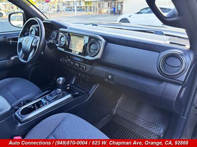 2017 Toyota Tacoma TRD Off-Road   - Photo 10 - Orange, CA 92868