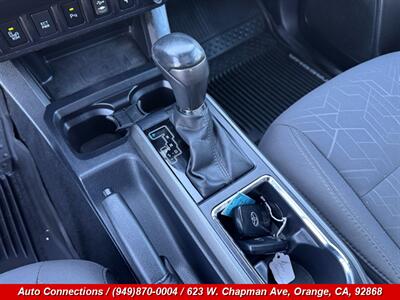 2017 Toyota Tacoma TRD Off-Road   - Photo 14 - Orange, CA 92868