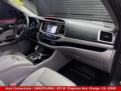 2016 Toyota Highlander XLE   - Photo 12 - Orange, CA 92868
