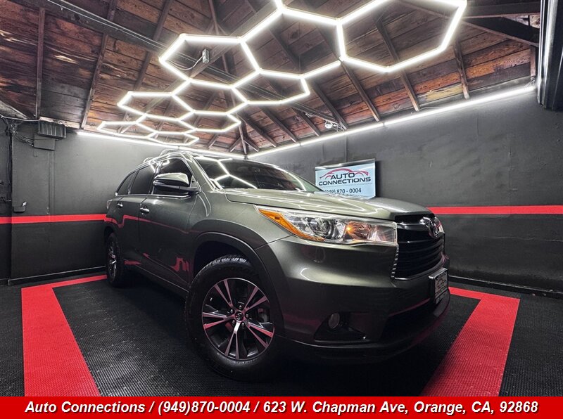 2016 Toyota Highlander XLE   - Photo 1 - Orange, CA 92868