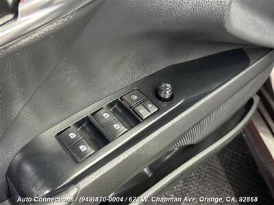 2019 Toyota Camry SE   - Photo 23 - Orange, CA 92868