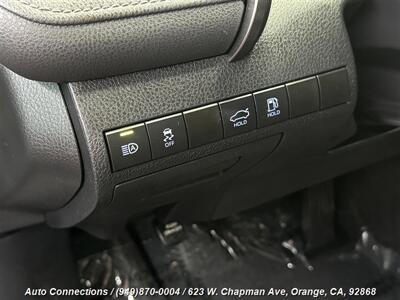 2019 Toyota Camry SE   - Photo 21 - Orange, CA 92868