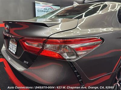 2019 Toyota Camry SE   - Photo 30 - Orange, CA 92868