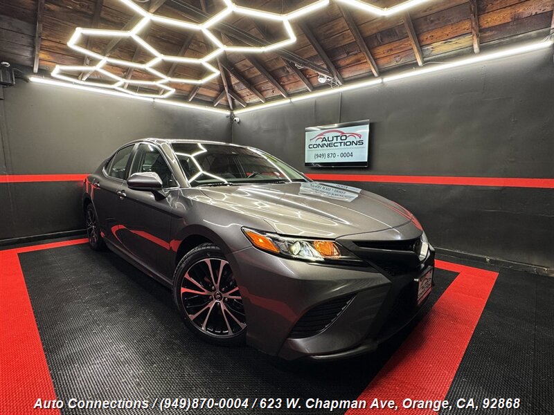 2019 Toyota Camry SE   - Photo 1 - Orange, CA 92868