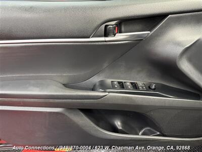 2019 Toyota Camry SE   - Photo 22 - Orange, CA 92868