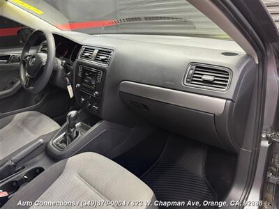 2018 Volkswagen Jetta 1.4T S   - Photo 10 - Orange, CA 92868