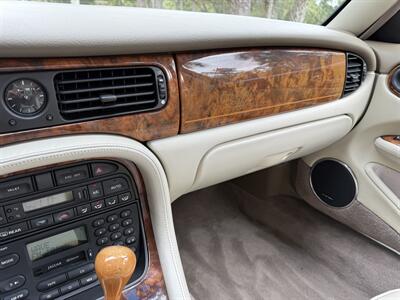 1998 Jaguar XJ8 Vanden Plas   - Photo 34 - Frostproof, FL 33843