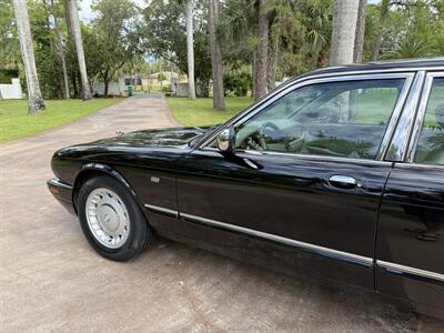 1998 Jaguar XJ8 Vanden Plas   - Photo 40 - Frostproof, FL 33843