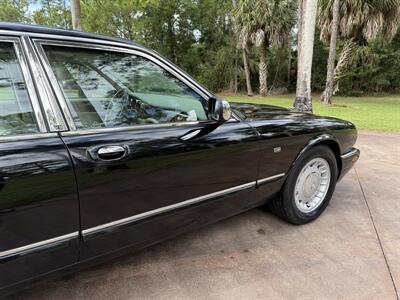 1998 Jaguar XJ8 Vanden Plas   - Photo 47 - Frostproof, FL 33843