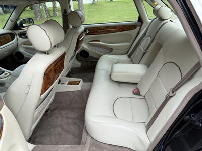 1998 Jaguar XJ8 Vanden Plas   - Photo 24 - Frostproof, FL 33843