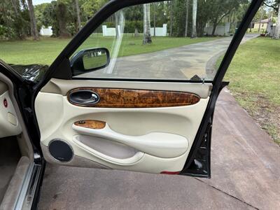 1998 Jaguar XJ8 Vanden Plas   - Photo 17 - Frostproof, FL 33843