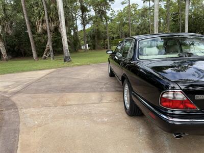 1998 Jaguar XJ8 Vanden Plas   - Photo 43 - Frostproof, FL 33843