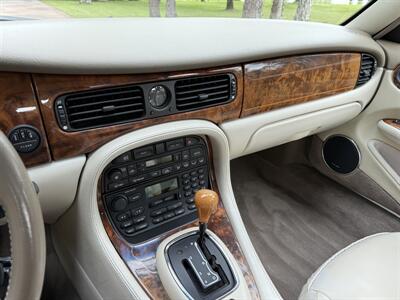 1998 Jaguar XJ8 Vanden Plas   - Photo 31 - Frostproof, FL 33843