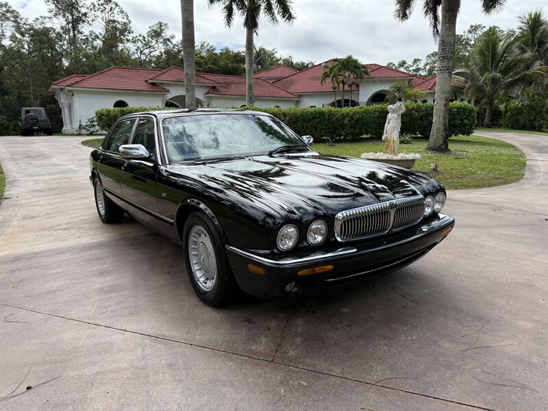1998 Jaguar XJ8 Vanden Plas  